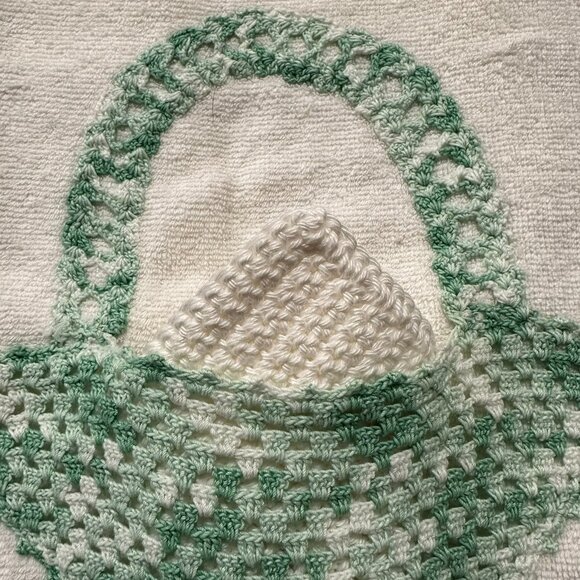 Vintage Cannon Towel with Hand Crochet Basket in Variegated Green Weave Design - Picture 14 of 14
